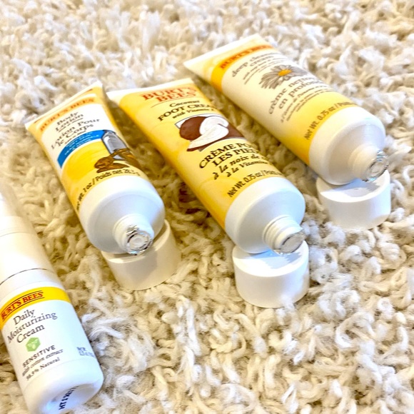 Nwt Burt’s Bees Bundle Lotion Body Moisturizer Face Cleanser Hand Foot - Picture 3 of 6